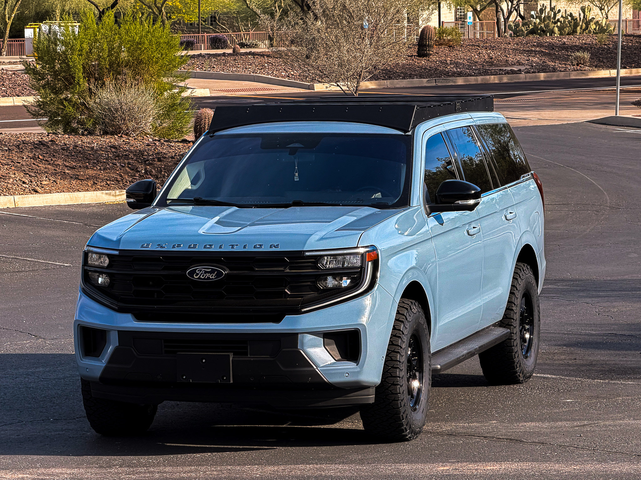 ford-expedition-off-road-roof-rack.jpg Three-quarter side angle of a Ford Expedition showcasing the full length and clearance of the Kingdom Overlanding roof rack
